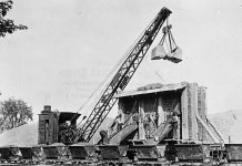 Brownhoist crane during the construction of Lakeshore Rd in 1920.