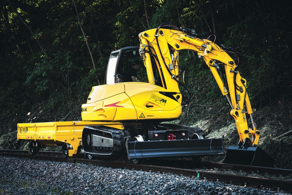 Mecalac launches the versatile 136MRail in North America
