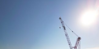 Raimondi crane above bloor yorkville