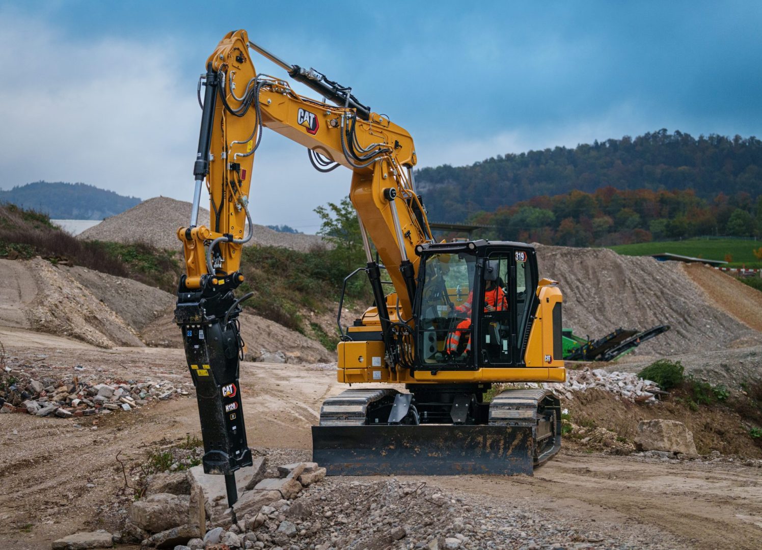 Caterpillar’s new 319 excavator helps meet growing compact radius demand