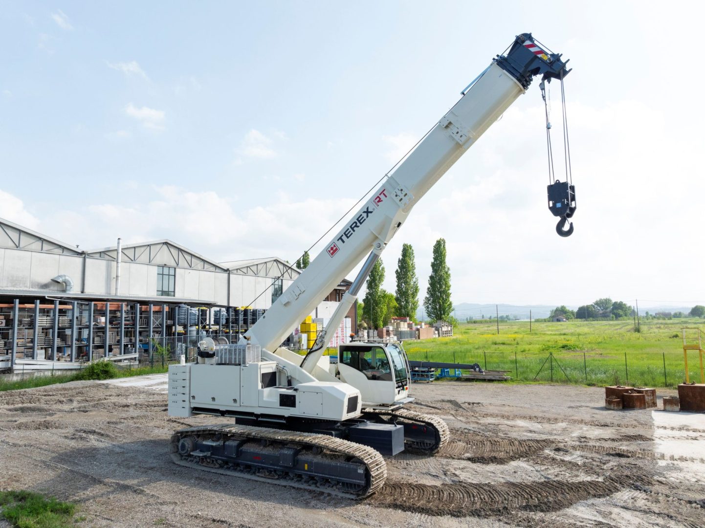 Raimondi launches its first telecrawler crane line